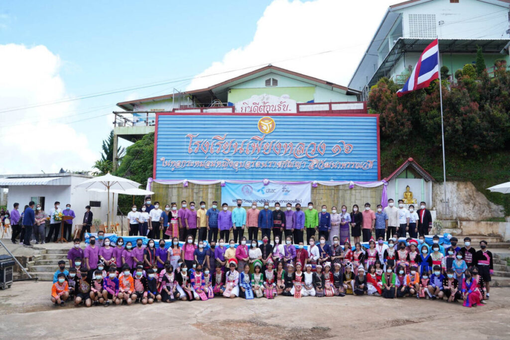 พม. จับมือดีแทค เน็ตทำกิน ชูดิจิทัลเชื่อมต่อภูมิปัญญานำร่อง 24 หมู่บ้าน 7 กลุ่มชนเผ่าพื้นเมืองพื้นที่สูง ตั้งเป้าเพิ่มรายได้สูงสุด 50%