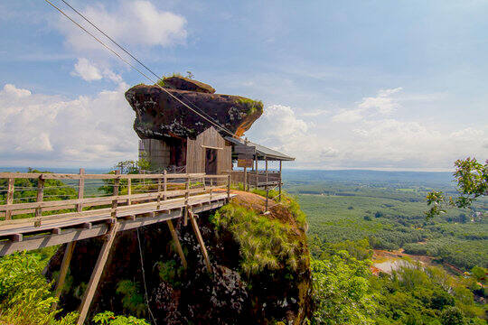 วัดภูทอก หรือวัดเจติยาคีรีวิหาร จังหวัดบึงกาฬ