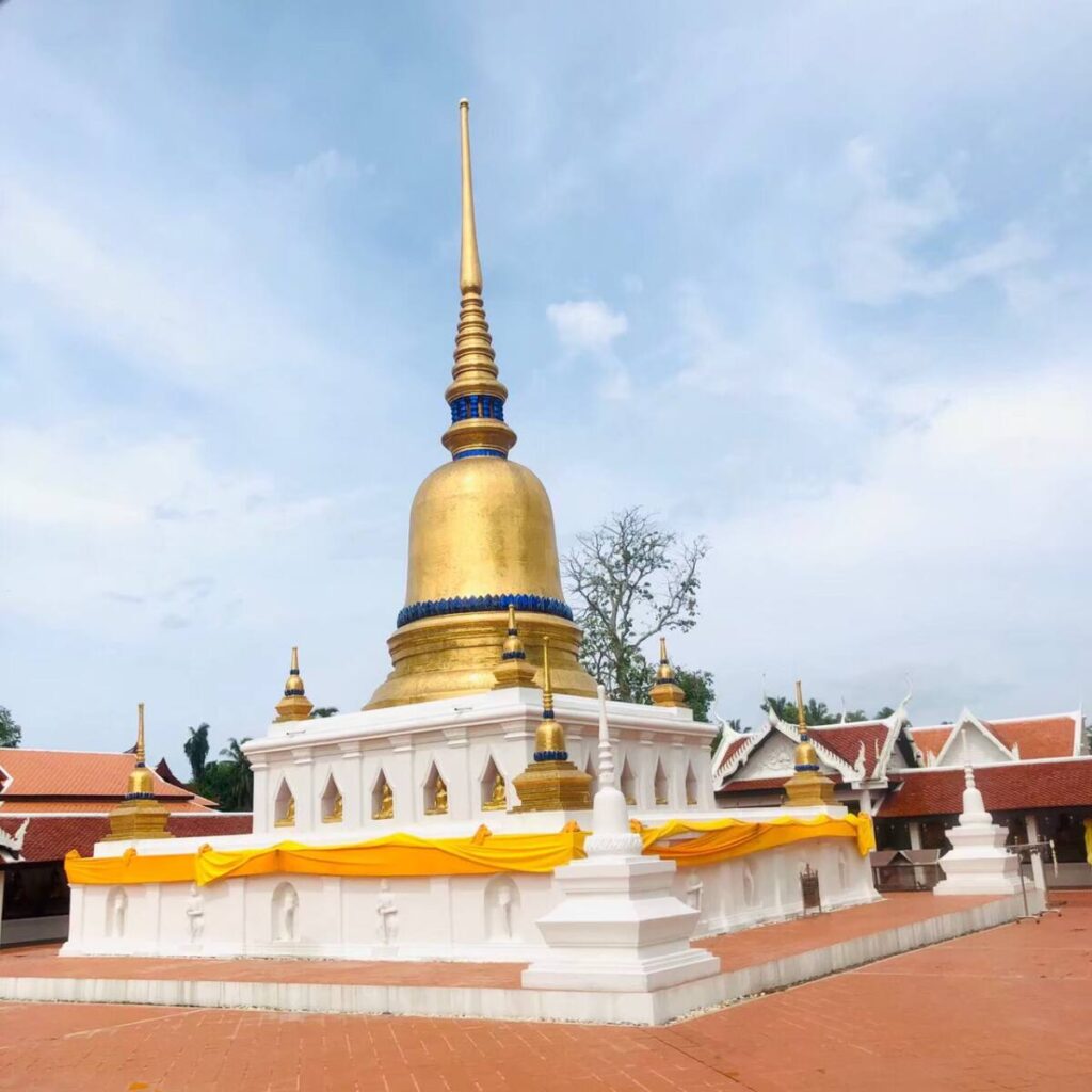 วัดพระบรมธาตุสวี พระบรมธาตุเก่าแก่ 700 ปี คู่เมือง จังหวัดชุมพร