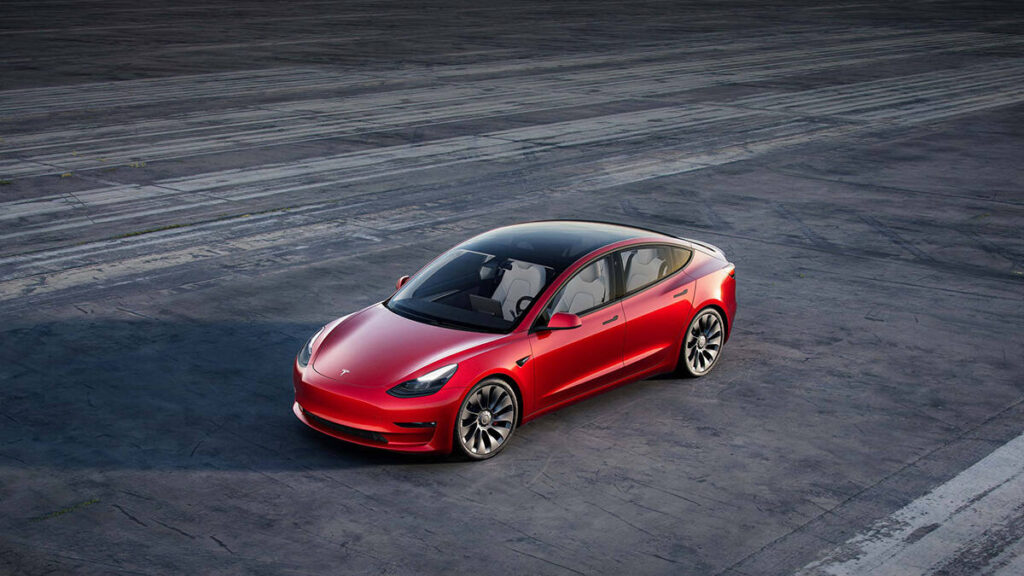 Tesla ออกแบบ Model 3 ใหม่เพื่อลดต้นทุนการผลิต