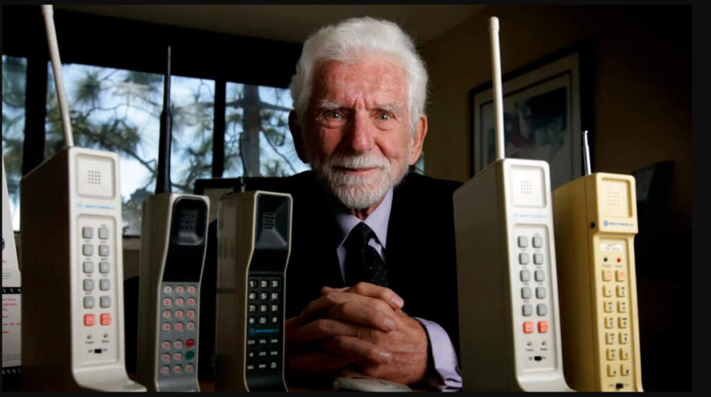 ครบรอบ 50 ปี Martin Cooper โทรออกทางโทรศัพท์มือถือเป็นครั้งแรก