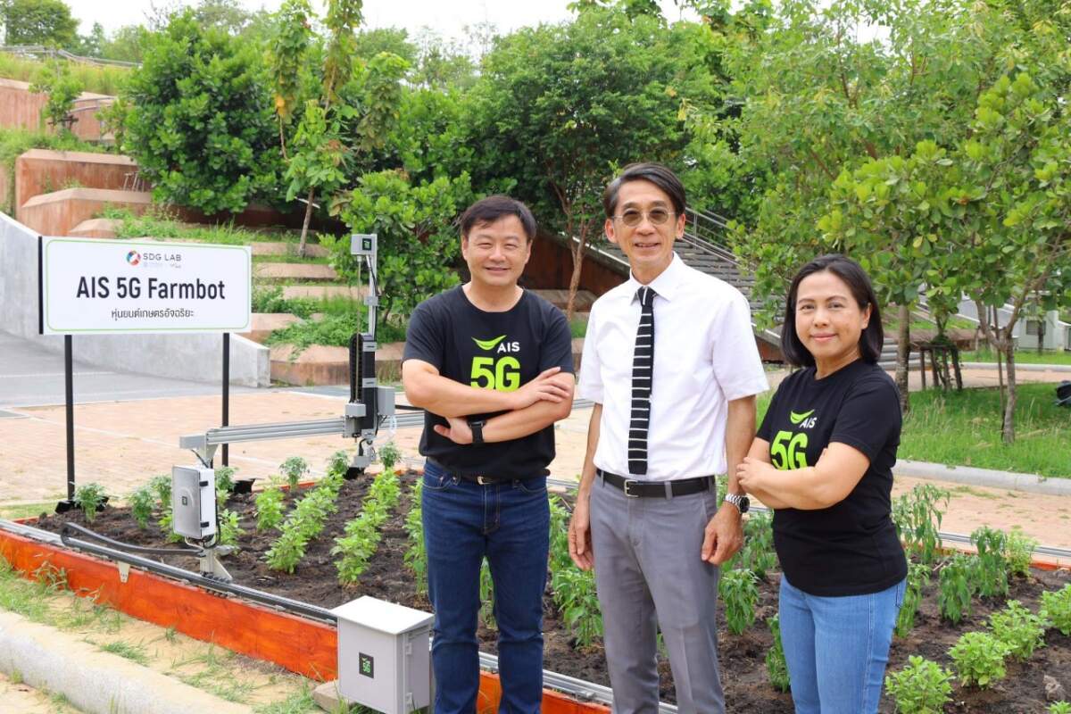 AIS สานต่อความร่วมมือกับ SDG Lab ม.ธรรมศาสตร์ นำ 5G พัฒนา “AIS 5G Farmbot หุ่นยนต์เกษตรอัจฉริยะ” ต้นแบบการทำเกษตรยั่งยืนด้วยเทคโนโลยีหุ่นยนต์