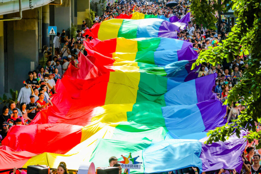 เซ็นทรัลเวิลด์ ต้อนรับขบวน Bangkok Pride 2023 รวมเหล่า LGBTQIAN+ กว่า 25,000 ชีวิต โบกสะบัดธงสีรุ้งยาวที่สุดในไทย