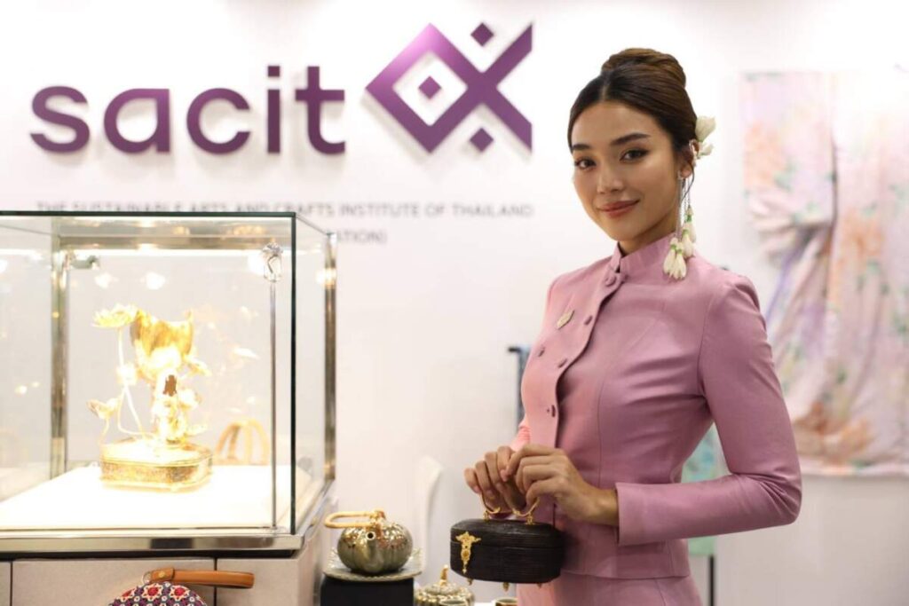 sacit ประกาศศักดางานหัตถศิลป์ไทยในแดนปลาดิบ สร้างแบรนดิ้ง ดันคราฟต์ไทยลุยตลาดต่างประเทศ พร้อมดึง “เลดี้ปราง” ร่วมสร้าง Soft Power ผ้าไทย อวดสายตาชาวโลก ในงาน LIFESTYLE Week TOKYO 2023