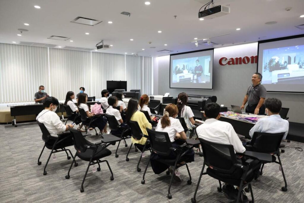 Canon เปิดบ้านต้อนรับคณะนิสิตและอาจารย์ จากคณะวิทยาศาสตร์ จุฬาฯ เพื่อเรียนรู้เทคโนโลยีแคนนอนอย่างใกล้ชิด