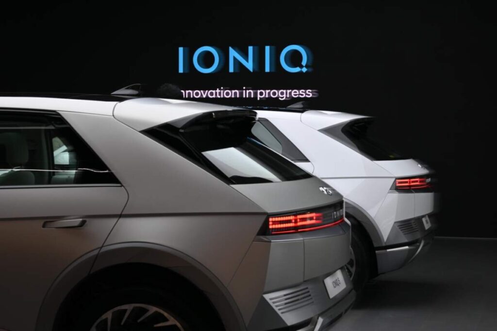 ฮุนได ดัน IONIQ 5 บุกตลาดรถยนต์ไฟฟ้าเมืองไทย ชูเทคโนโลยีและดีไซน์เทียบชั้นแบรนด์ยุโรป พร้อมฟีเจอร์ขับขี่อัจฉริยะเหนือระดับ