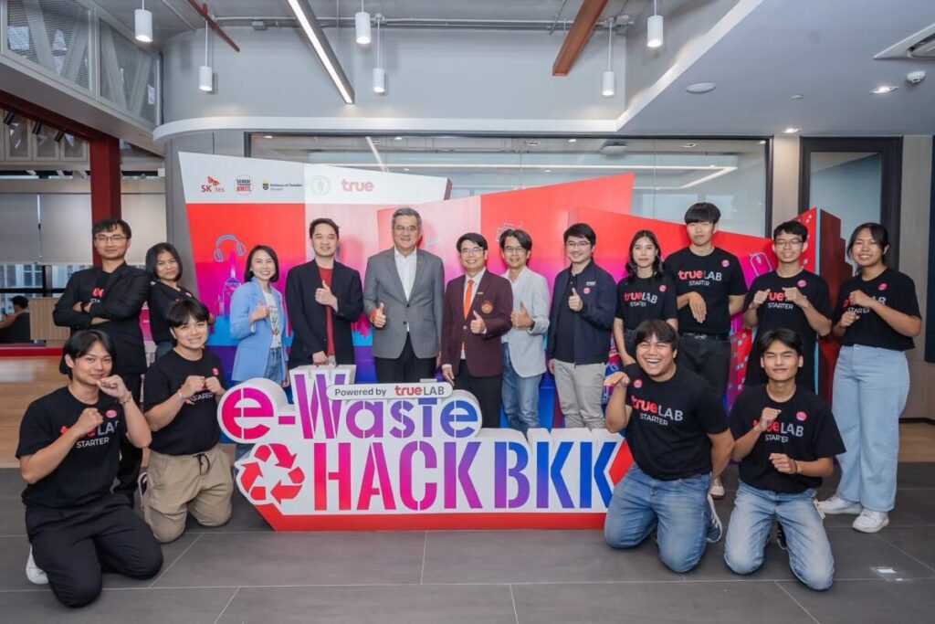 True เปิดโชว์เคสนวัตกรรม ปลุกขยะ e-Waste คืนชีพ จากปฏิบัติการ “e- Waste HACK BKK 2024” เพื่อชีวิตที่ดีขึ้นจริงของคนกรุงเทพฯ