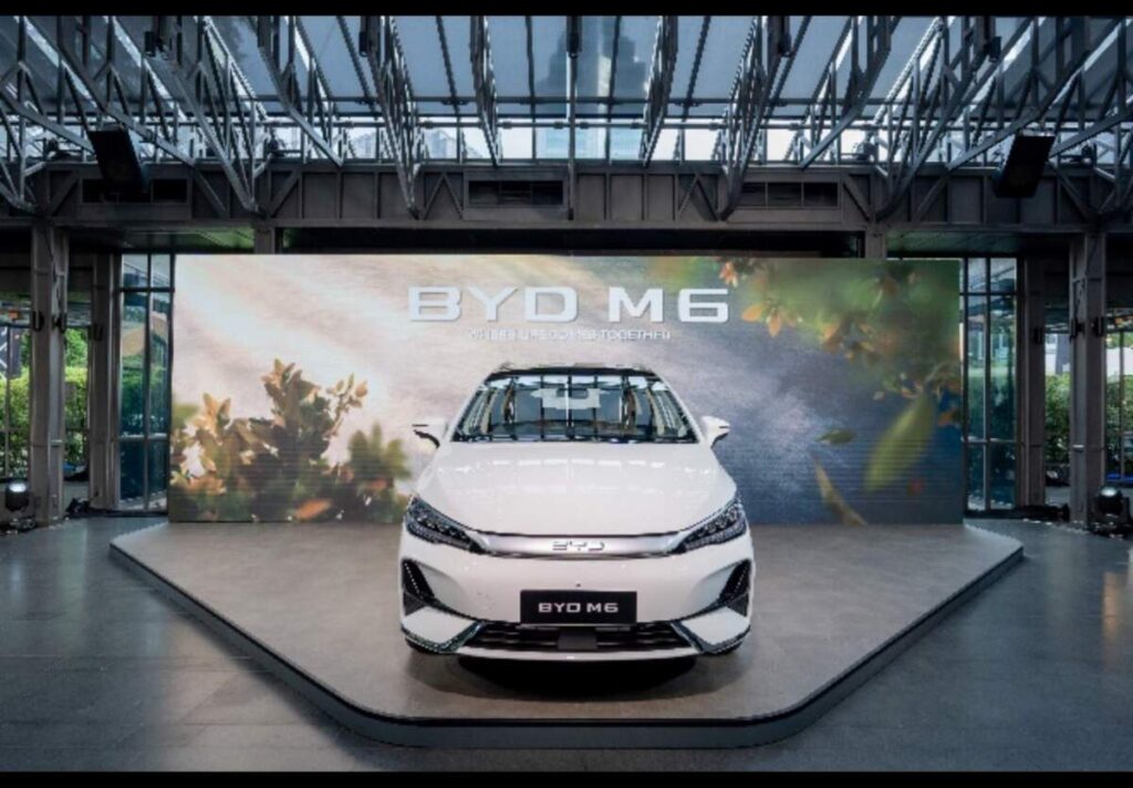 เปิดตัว BYD M6 รถ MPV ไฟฟ้า 6 ที่นั่ง ราคาเริ่มต้น 829,900 บาท