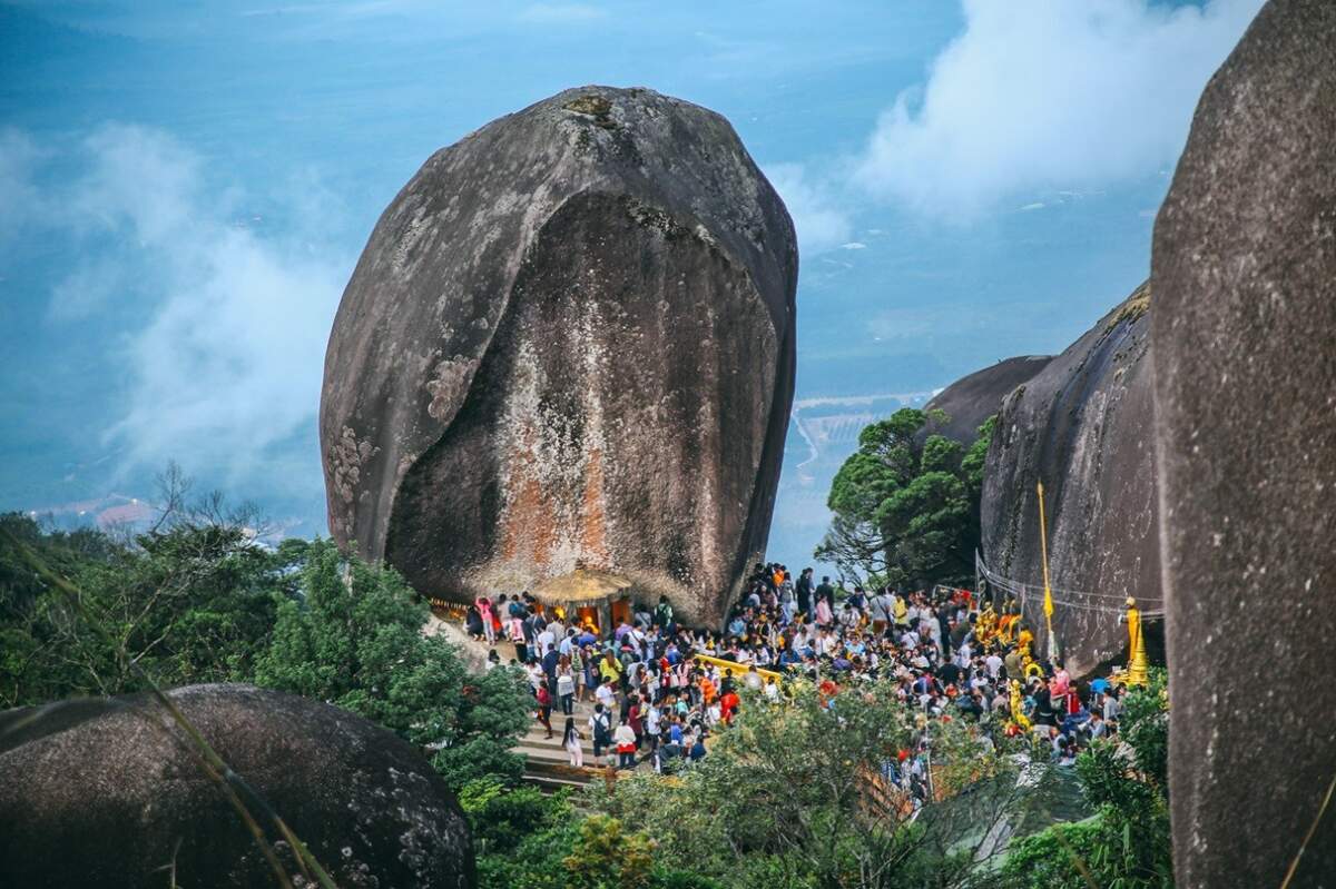 Koh Samet Tops Tourist Hotspots for International Travelers, While Chanthaburi and Shanghai Emerge as Favorites for Thais - Agoda Reveals 2025 Travel Trends