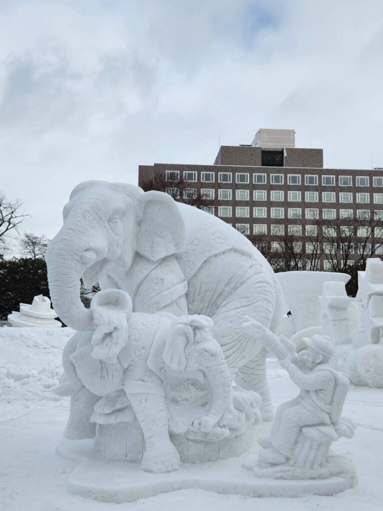 ทีมชาติไทยสร้างชื่ออีกครั้ง คว้าที่ 2 งานเทศกาล International Snow Sculpture แกะสลักหิมะธีม "สงกรานต์" สู่สายตาชาวโลก